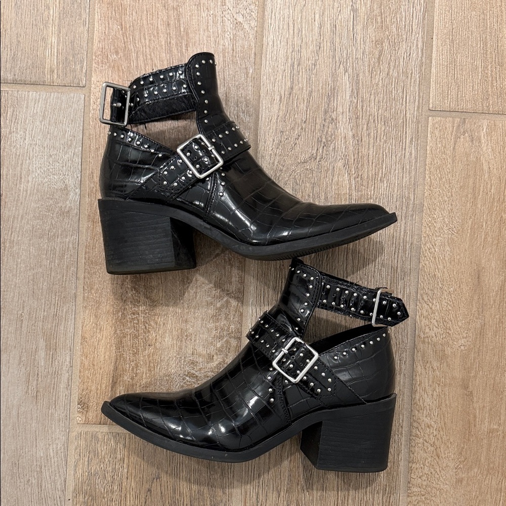 Steve Madden boots Andy Black Crocodile Studded Cutout Pointed-Toe Size 6